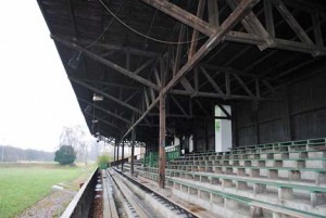 140 Leere Tribudene 468x313